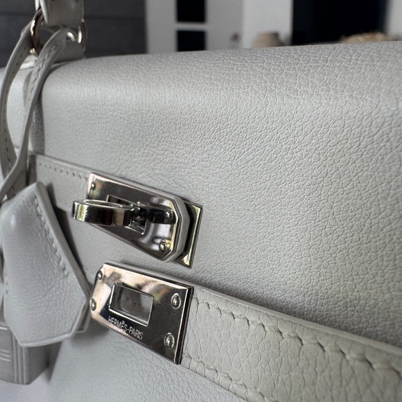 Hermes’ Kelly 25 Blanc White Palladium Hardware - Picture 7 of 8